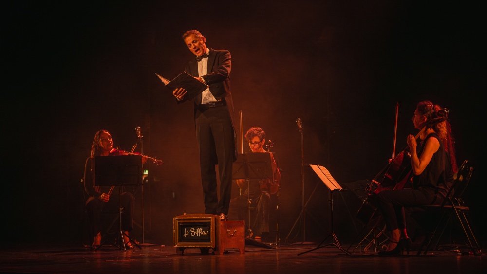 Fred Radix dans "Le Siffleur" - Les nuits de la Mayenne © Benoît Sarazin - 2BS Images et Drone