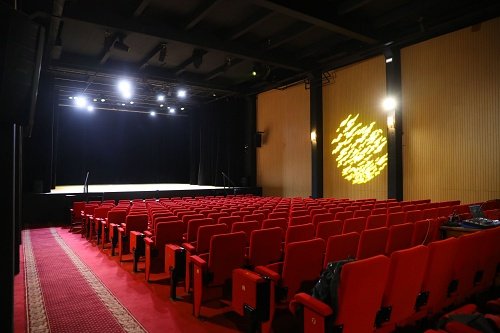 La salle du Théâtre des Gémeaux Parisiens © Fabienne Rappeneau