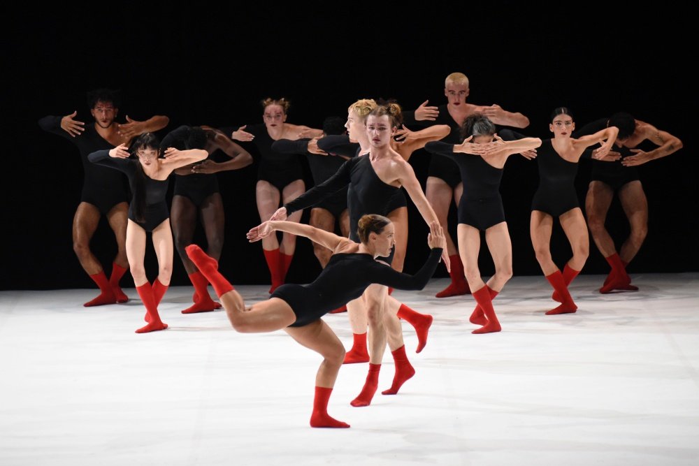 Programme Childs, Carvalho, Laseindra, Doherty, (LA) HORDE par le ballet national de Marseille © Caroline de Otero