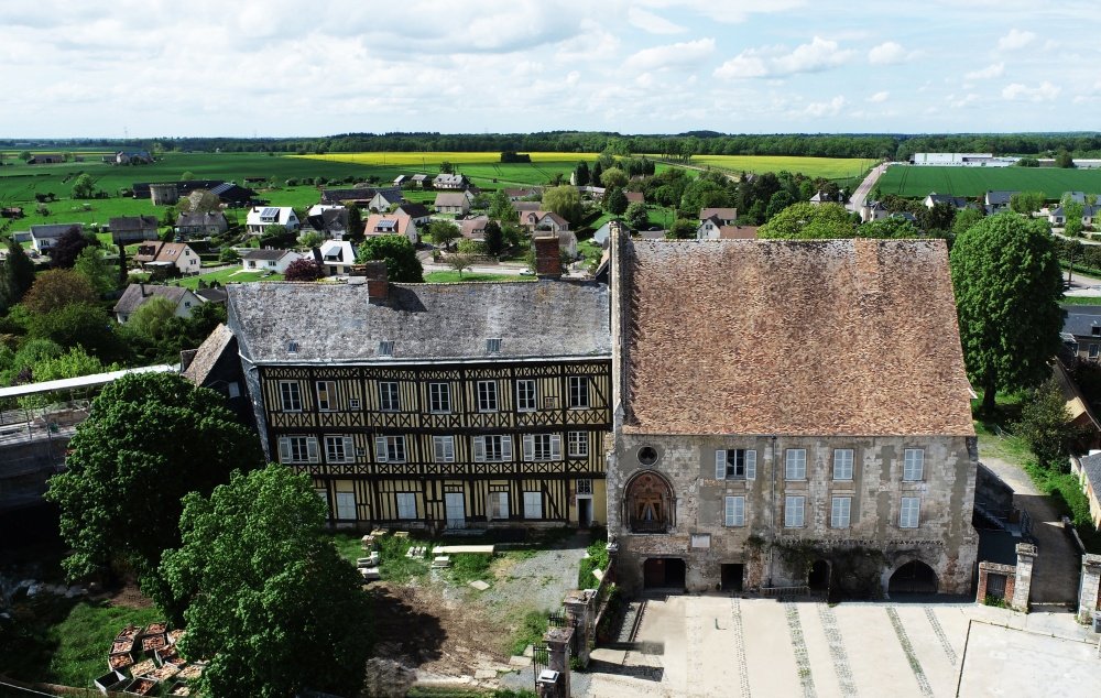 Vieux Château du Neubourg © DR