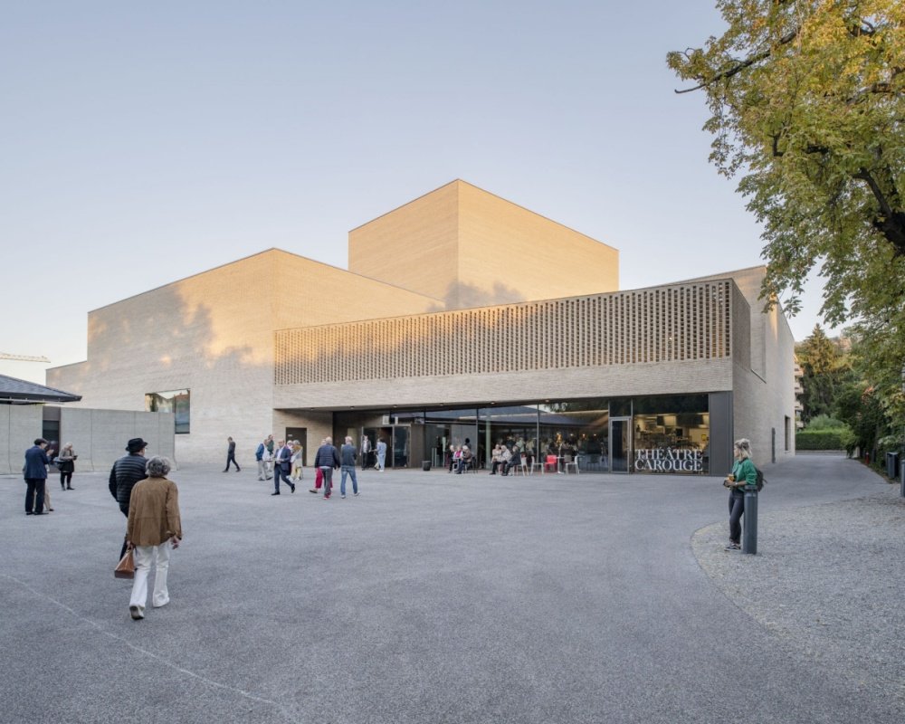 Parvis du Théâtre Carouge © Vincent Jendly