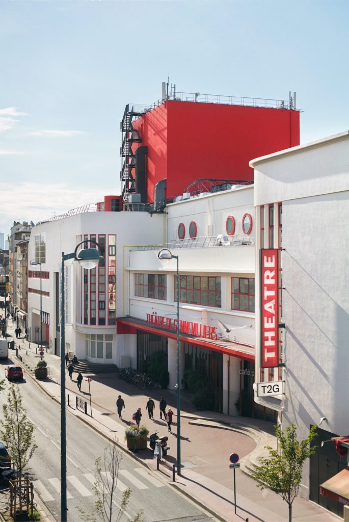 La façade du théâtre, avenue des Grésillons ©Ola Rindal